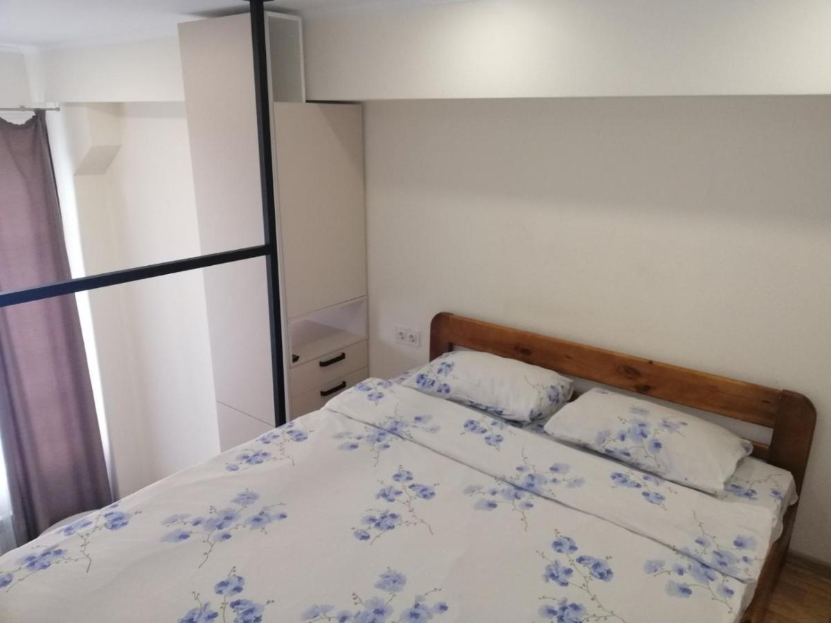 Apartamento Loft Smart House Kiev Exterior foto